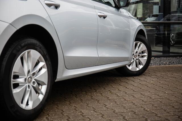 Skoda OCTAVIA Combi 1.0 e-TSI Business Edition , Virtual cockpit, Carplay,