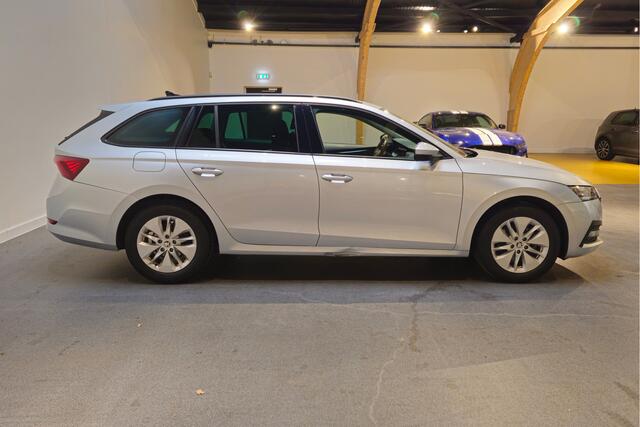 Skoda OCTAVIA Combi 1.0 e-TSI Business Edition - Apple Carplay/Android Auto - Achteruitrijcamera - Navi