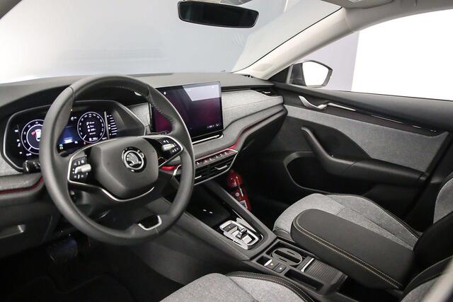 Skoda OCTAVIA Combi Business Edition 1.5 eTSI 115pk DSG Automaat Adaptive cruise control, Achteruitrijcamera, Elektrische achterklep, Navigatie, Parkeersensoren, LED verlichting