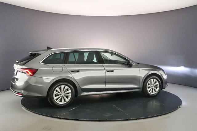 Skoda OCTAVIA Combi Business Edition 1.5 eTSI 115pk DSG Automaat Adaptive cruise control, Achteruitrijcamera, Elektrische achterklep, Navigatie, Parkeersensoren, LED verlichting