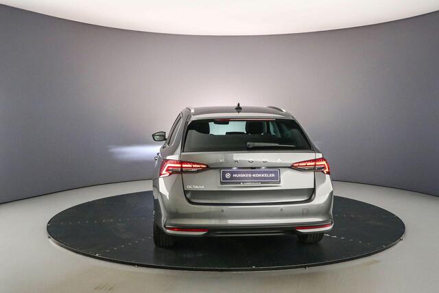 Skoda OCTAVIA Combi Business Edition 1.5 eTSI 115pk DSG Automaat Adaptive cruise control, Achteruitrijcamera, Elektrische achterklep, Navigatie, Parkeersensoren, LED verlichting
