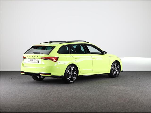 Skoda OCTAVIA Combi 1.5 TSI MHEV Sportline Business Led Matrix | 19 inch | Black pakket | Panoramadak | Elek. stoel | Stoelverwarming voor + achter | Travel Assist | Adaptive Cruise