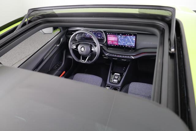 Skoda OCTAVIA Combi 1.5 TSI MHEV Sportline Business Led Matrix | 19 inch | Black pakket | Panoramadak | Elek. stoel | Stoelverwarming voor + achter | Travel Assist | Adaptive Cruise