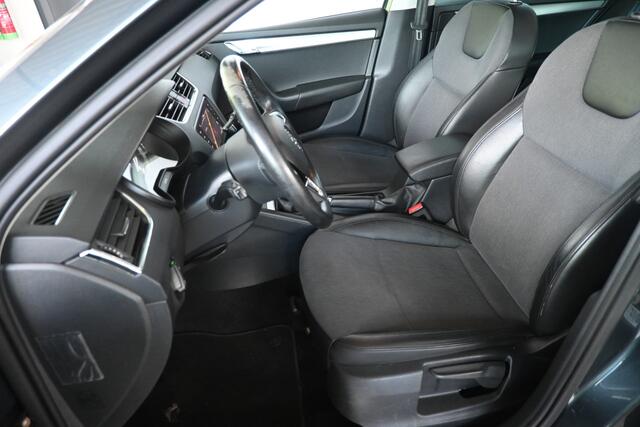 Skoda OCTAVIA Combi 1.0 TSI Greentech Business Edition Navigatie Airco Cruise control Stoelverwarming PDC Inruil Mogelijk!