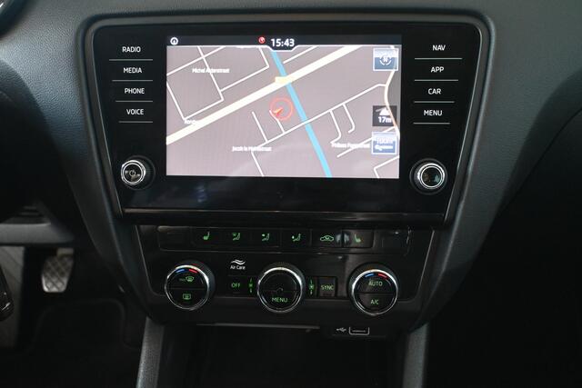 Skoda OCTAVIA Combi 1.0 TSI Greentech Business Edition Navigatie Airco Cruise control Stoelverwarming PDC Inruil Mogelijk!