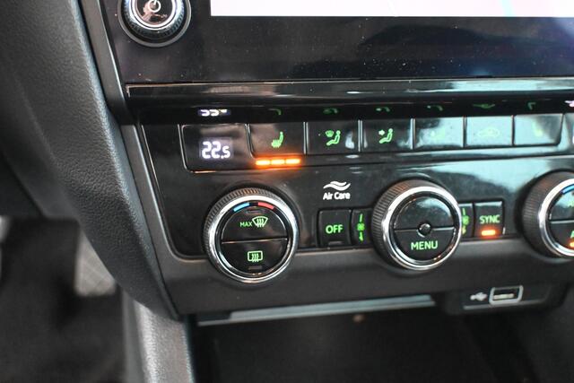 Skoda OCTAVIA Combi 1.0 TSI Greentech Business Edition Navigatie Airco Cruise control Stoelverwarming PDC Inruil Mogelijk!