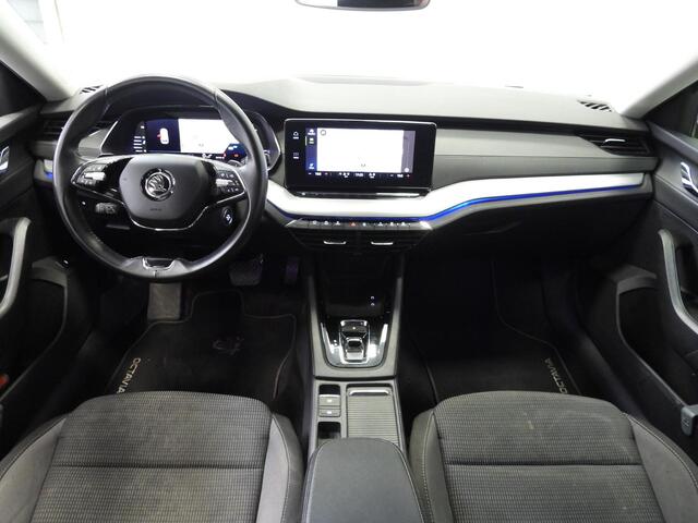 Skoda OCTAVIA Combi 1.0 e-TSI Aut. Business Edition NAVI/ADAPT.CRUISE/TREKHAAK/LED/17"LMV!