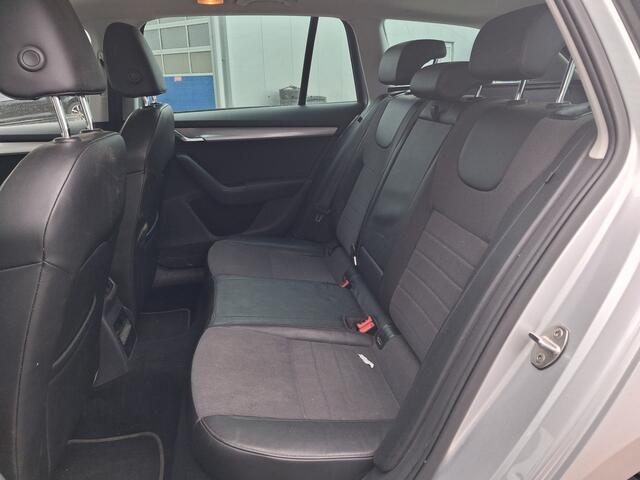 Skoda OCTAVIA Combi 1.6 TDI Greentech Ambition Business | Nieuw Binnen! | Trekhaak | Stoelverwarming | Navigatie