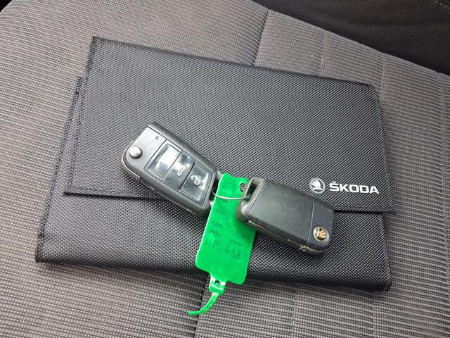 Skoda OCTAVIA Combi 1.6 TDI Greentech Ambition Business | Nieuw Binnen! | Trekhaak | Stoelverwarming | Navigatie