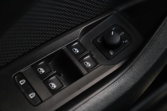 Skoda OCTAVIA Combi 1.0 TSI Business Edition Virtual Navigatie Carplay Android Clima Cruise Sfeerverlichting LED Lane Assist 16 inch LMV