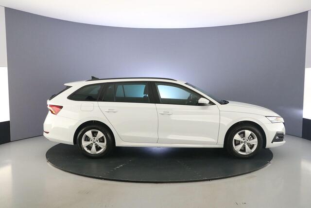 Skoda OCTAVIA Combi Business Edition 1.0 TSI 110pk Trekhaak, Elektrische achterklep, Cruise control, Navigatie, Parkeersensoren, Airco, Stoelverwarming, App connect, LED koplampen