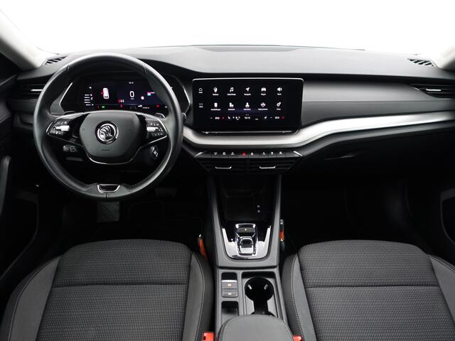 Skoda OCTAVIA Combi 1.0 e-TSI Business Edition Aut- Stuur/Stoelverwarming, Carplay, Android Auto, Sfeerverlichting, Camera, Ada Cruise