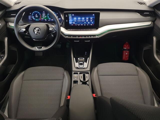 Skoda OCTAVIA Combi 1.0 e-TSI 110pk DSG/AUT Business Edition Wegklapbare trekhaak, Camera, Cruise control