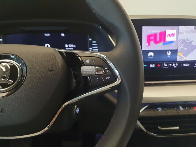 Skoda OCTAVIA Combi 1.5 e-TSI 150pk DSG/AUT Business Edition Wegklapbare trekhaak, Matrix, Camera