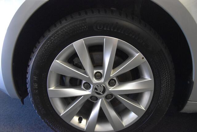 Skoda OCTAVIA Combi 1.5 TSI Greentech Business Edition , CLIMATR , CR CONTROL , PDC V+A , NAVI ,