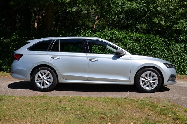 Skoda OCTAVIA Combi 1.0 TSI Business Edition Led/Navi/Pdc/Ecc/Stoelverwarming/Virtueel dashboard/Privacy-Glass/Cr-Controle/17-Inch Lmv/Apple Carplay/Android Auto