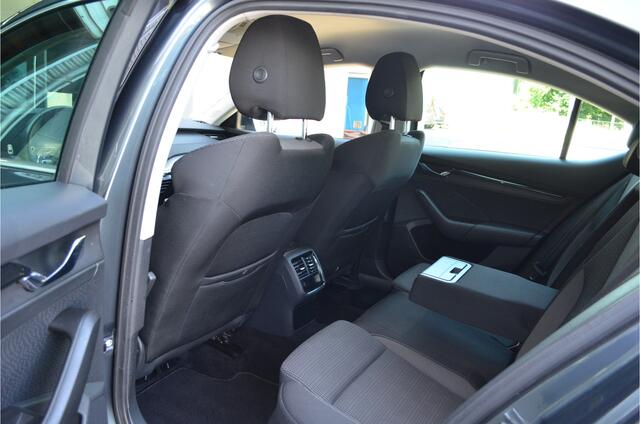 Skoda OCTAVIA 1.0 TSI Business Edition Trekhaak elektr | Carplay | Virtual Cockpit | Elektr achterklep | Cruise | Getint glas