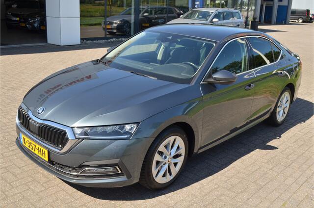 Skoda OCTAVIA 1.0 TSI Business Edition Trekhaak elektr | Carplay | Virtual Cockpit | Elektr achterklep | Cruise | Getint glas
