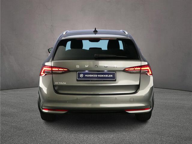 Skoda OCTAVIA Combi Selection 1.5 eTSI 115pk DSG Automaat Adaptive cruise control, Achteruitrijcamera, LED koplampen, App connect, Stoelverwarming, Parkeersensoren, Stuurwiel verwarmd