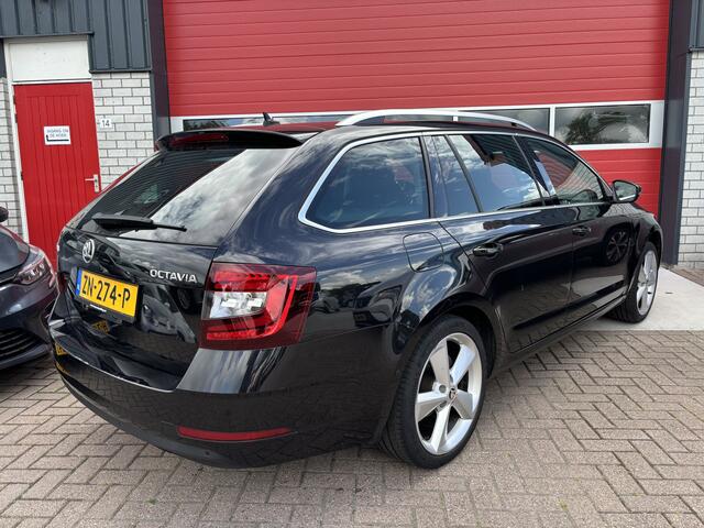Skoda OCTAVIA Combi 1.5 TSI Greentech Style Business AUTOMAAT / RS-STOELEN / VIRTUAL / CANTON / KEYLESS / FULL LED / STOELVERW / NL-AUTO