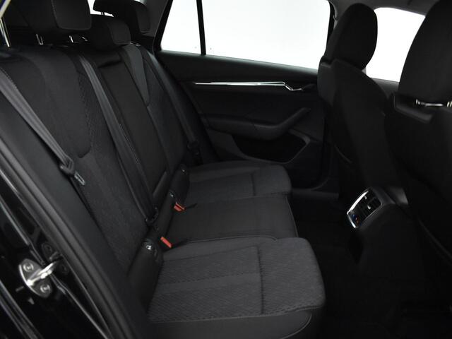 Skoda OCTAVIA Combi 1.0 e-Tsi 110pk DSG Business Edition Plus · Apple/Android Car Play · Navi · P-Sensoren · Sfeerverlichting · Elek. Achterklep · 17'' Inch · Garantie t/m 09-05-2027 of 100.000km