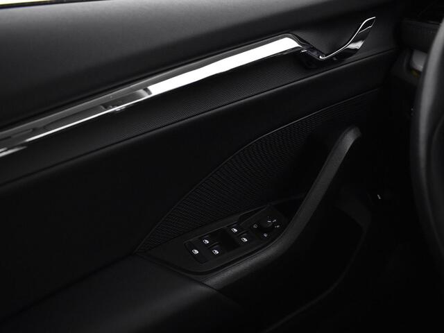 Skoda OCTAVIA Combi 1.0 e-Tsi 110pk DSG Business Edition Plus · Apple/Android Car Play · Navi · P-Sensoren · Sfeerverlichting · Elek. Achterklep · 17'' Inch · Garantie t/m 09-05-2027 of 100.000km