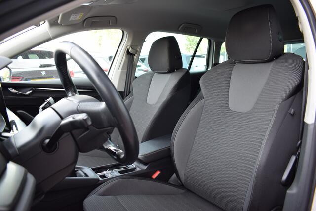 Skoda OCTAVIA Combi 1.0 TSI Ambition | Trekhaak | Apple CarPlay | Virtual | Privacy