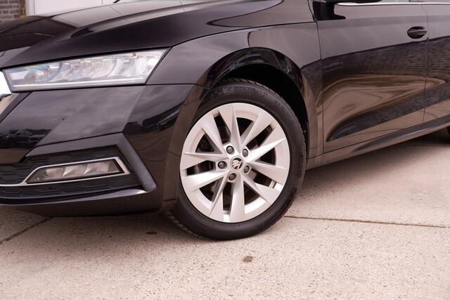 Skoda OCTAVIA Combi 1.5 e-TSI Business Edition Plus Trekhaak | Virtual Cockpit | LED | Navi | Carplay