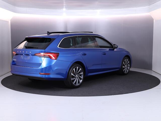 Skoda OCTAVIA Combi 1.4 TSI iV PHEV Style 204 pk Automaat (DSG) | Navigatie | Panoramadak | Trekhaak (afneembaar) | Parkeersensoren (Park assist) | Achteruitrijcamera | Autom. airco (3 zones) |