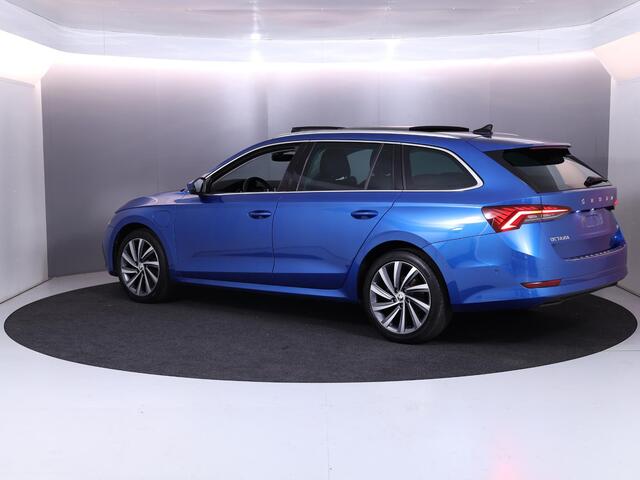 Skoda OCTAVIA Combi 1.4 TSI iV PHEV Style 204 pk Automaat (DSG) | Navigatie | Panoramadak | Trekhaak (afneembaar) | Parkeersensoren (Park assist) | Achteruitrijcamera | Autom. airco (3 zones) |
