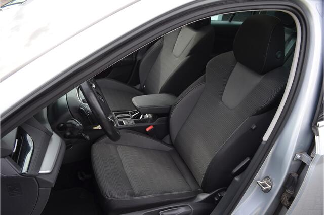 Skoda OCTAVIA Combi 1.0 e-TSI Ambition Pano | Trekhaak elektr | Stoelverwarming + achter | Dodehoeksensor | Virtual cockpit | LED koplampen | getint glas