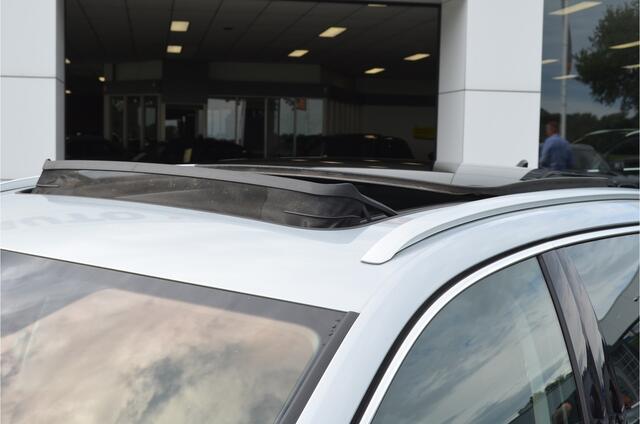 Skoda OCTAVIA Combi 1.0 e-TSI Ambition Pano | Trekhaak elektr | Stoelverwarming + achter | Dodehoeksensor | Virtual cockpit | LED koplampen | getint glas