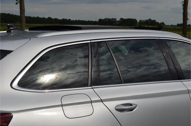 Skoda OCTAVIA Combi 1.0 e-TSI Ambition Pano | Trekhaak elektr | Stoelverwarming + achter | Dodehoeksensor | Virtual cockpit | LED koplampen | getint glas