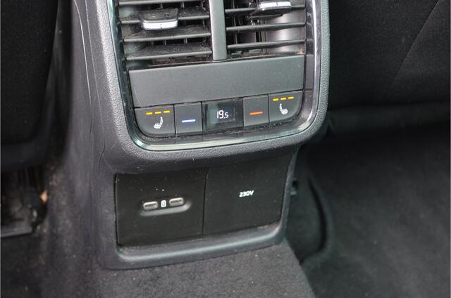 Skoda OCTAVIA Combi 1.0 e-TSI Ambition Pano | Trekhaak elektr | Stoelverwarming + achter | Dodehoeksensor | Virtual cockpit | LED koplampen | getint glas