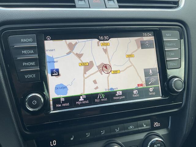 Skoda OCTAVIA Combi 1.4 TSI Style Xenon Aut Trekhaak Canton Stoelverw Carplay Voll.Onderhouden!