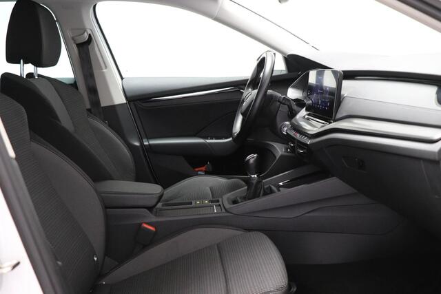 Skoda OCTAVIA Combi 1.0 TSI Business Edition | STOELVERWARMING | DAB | APPLE | EASY OPEN | CAMERA | 17"