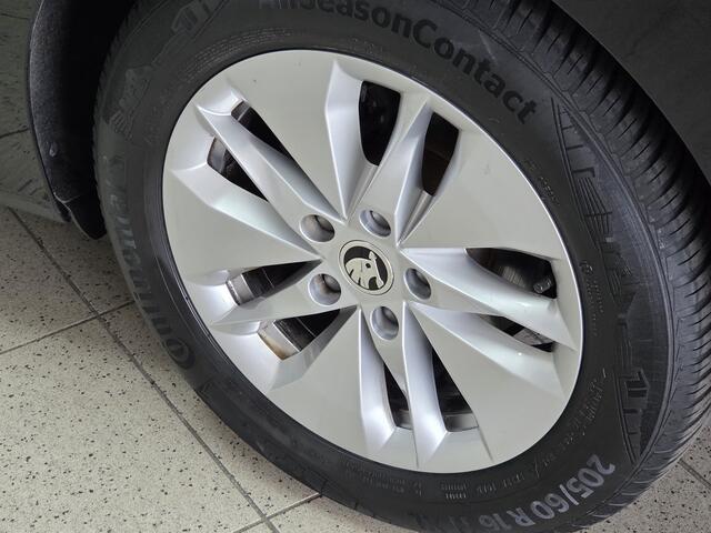 Skoda OCTAVIA Combi 1.0 TSI Business Edition/ LED Koplampen!/ Elek.Klep/ 16''LMV/ Keyless/ DAB+/ Apple+Android/ Clima/ Navi/ Cruise/ Bluetooth/ Multi.LEDER.Stuur/ Elek.Pakket/ Isofix/ PDC Achter.