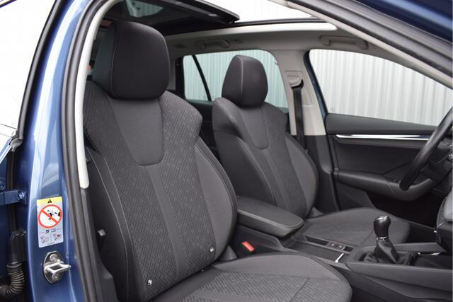 Skoda OCTAVIA Combi 1.5 TSI First Edition Nw model! Panorama, Virtual cockpit, Adaptive cruise, Keyless, Carplay, Trekhaak