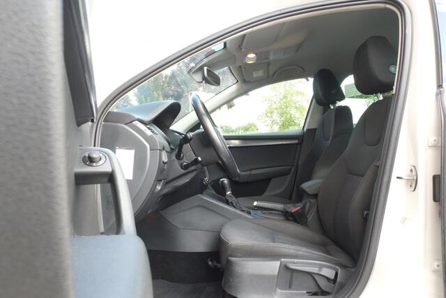 Skoda OCTAVIA Combi 1.0 TSI Greentech Style Business LED koplampen, Groot navi, ACC, Keyless entry