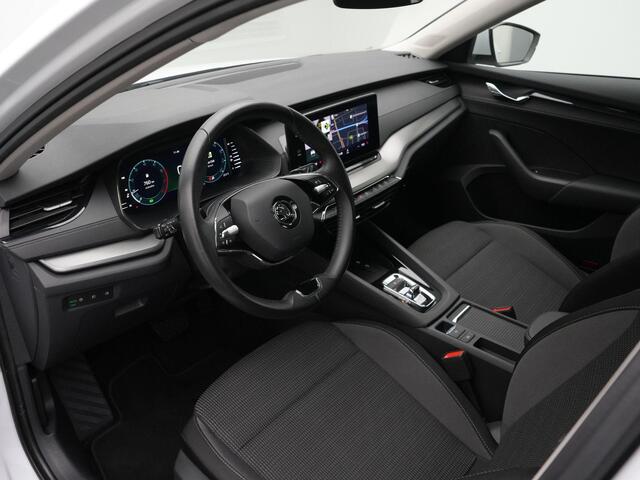 Skoda OCTAVIA Combi 1.0 e-TSI 110 pk DSG Business Edition | Trekhaak | Navigatie | Parkeersensoren voor/achter