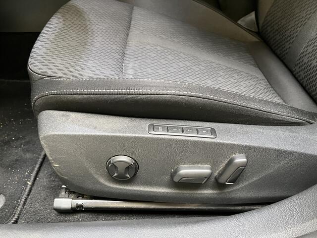 Skoda OCTAVIA Combi 1.4 TSI iV PHEV Business Edition Plus / AUTOMAAT/ PARK. SENSOREN/ DODE HOEK/ LED/ MEMORY SEATS/ CRUISE/ STOELVERWARM./ KEYLESS/ VOORRUIT VERWAMING/ SMARTLINK/ VIRTUAL COCKPIT/ NAVI/ CLIMA/ DAB/ 18" LMV