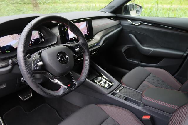 Skoda OCTAVIA Combi 1.4 TSI RS iV PHEV Matrix LED/ACC/Keyless/Camera/Head-up/Columbus/Trekhaak wegkl./19"