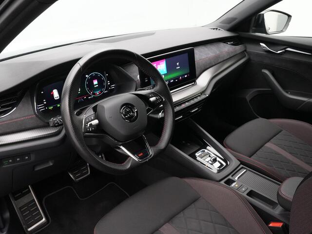 Skoda OCTAVIA Combi 1.4 TSI RS iV 245 pk DSG PHEV Business | Matrix LED koplampen | Adaptief onderstel (DCC) | Stoel-/achterbankverwarming | 19 inch