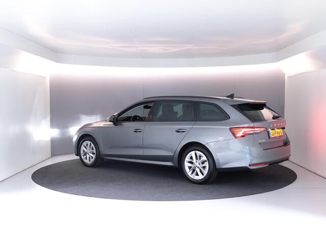 Skoda OCTAVIA Combi 1.5 TSI MHEV Business Edition 115 pk Automaat (DSG) | Verlengde garantie | Navigatie | Parkeersensoren | Achteruitrijcamera | LED koplampen | Stoelverwarming |