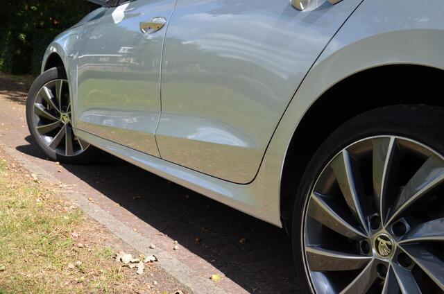 Skoda OCTAVIA Combi 1.4 TSI iV PHEV Business Edition Automaat/Navi/Led/Pdc/Ecc/Stoelverwarming/Virtual cockpit/Cr-Controle/18-Inch Lmv/Panoramadak