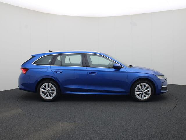 Skoda OCTAVIA Combi 1.5TSI/150PK MHEV Selection DSG · Trekhaak · Camera · Apple/Android Car Play · Achterbank verwarmd · Keyless · Garantie tot januari 2027