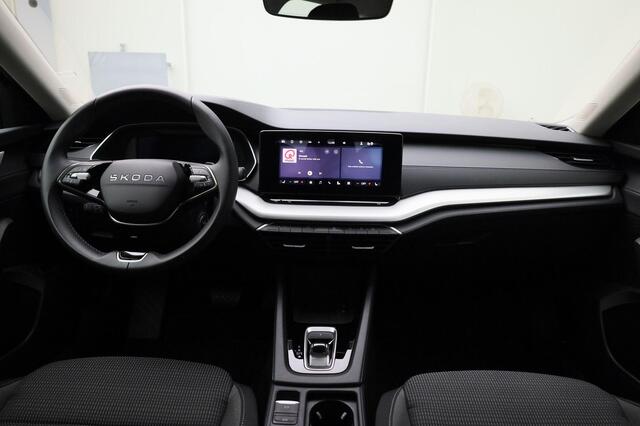 Skoda OCTAVIA Combi 1.5TSI/150PK MHEV Selection DSG · Trekhaak · Camera · Apple/Android Car Play · Achterbank verwarmd · Keyless · Garantie tot januari 2027