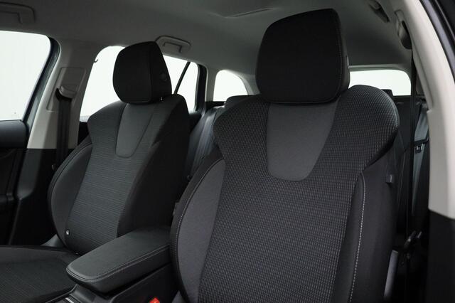 Skoda OCTAVIA Combi 1.5TSI/150PK MHEV Selection DSG · Trekhaak · Camera · Apple/Android Car Play · Achterbank verwarmd · Keyless · Garantie tot januari 2027