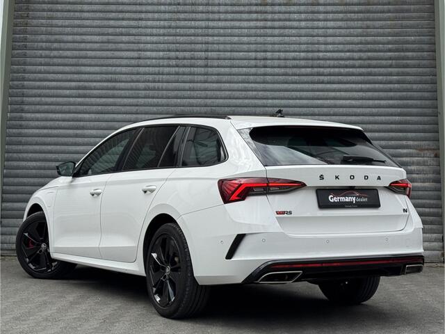 Skoda OCTAVIA Combi 1.4 TSI 245pk RS iV PHEV Business Pano Keyless Ambiente Verlichting Park Assist