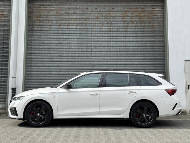 Skoda OCTAVIA Combi 1.4 TSI 245pk RS iV PHEV Business Pano Keyless Ambiente Verlichting Park Assist